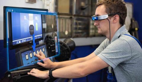Service vanop een veilige afstand met de smart glasses van EPSON - Hupico